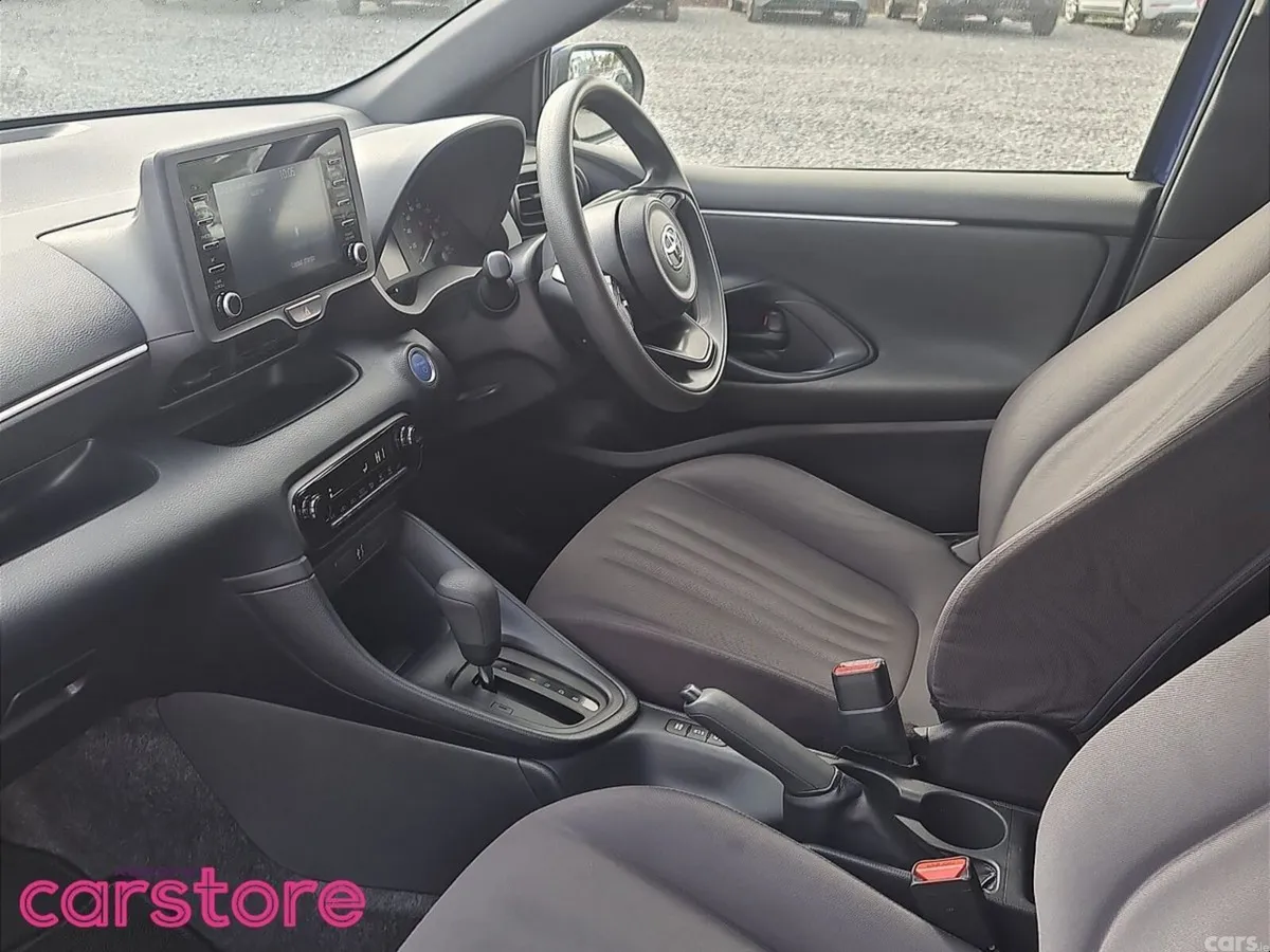 Toyota Yaris Hatchback, Petrol Hybrid, 2022, Blue