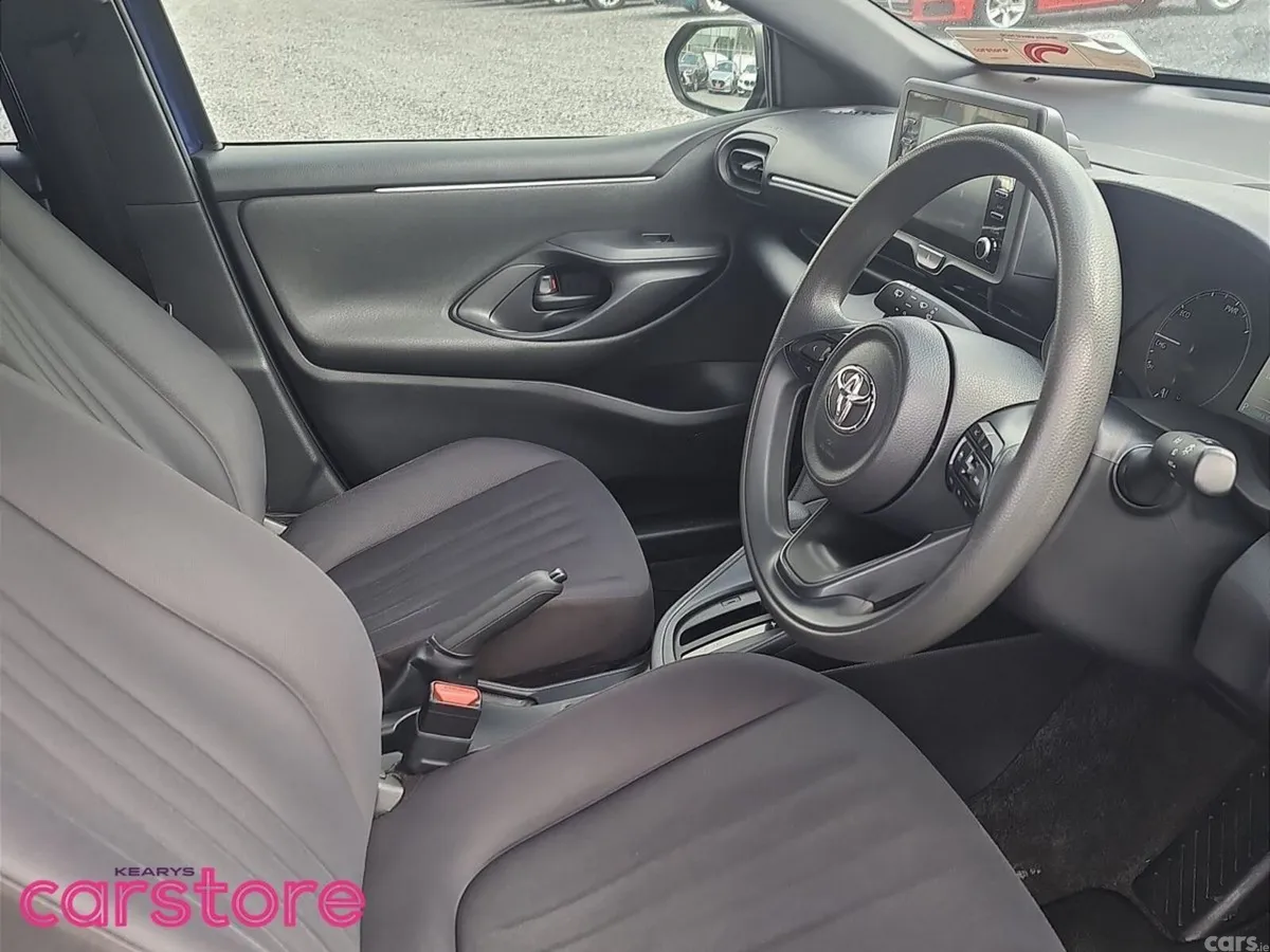 Toyota Yaris Hatchback, Petrol Hybrid, 2022, Blue