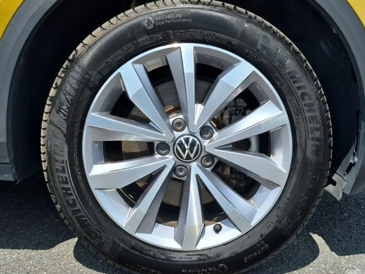 Volkswagen T-Roc SUV, Diesel, 2021, Yellow