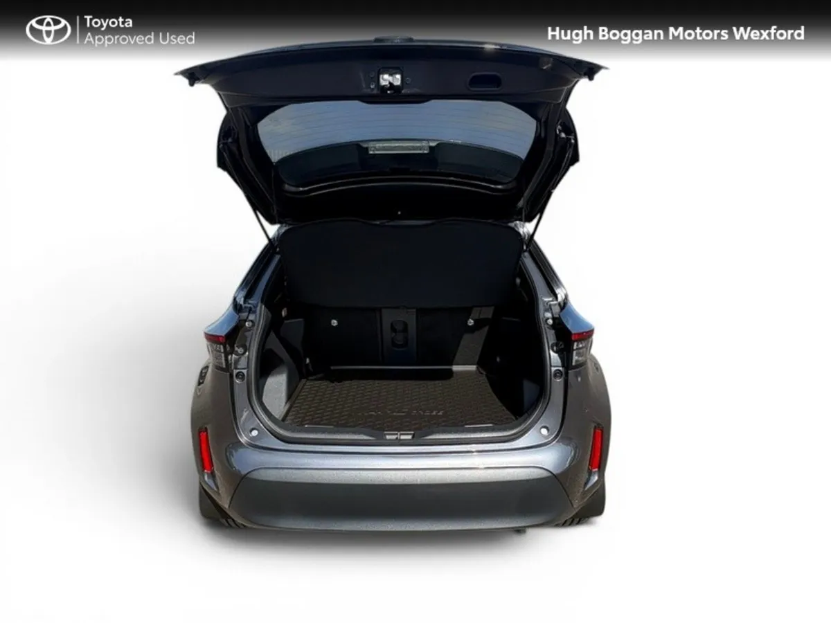 Toyota Yaris Cross Hatchback, Petrol Hybrid, 2025, Grey