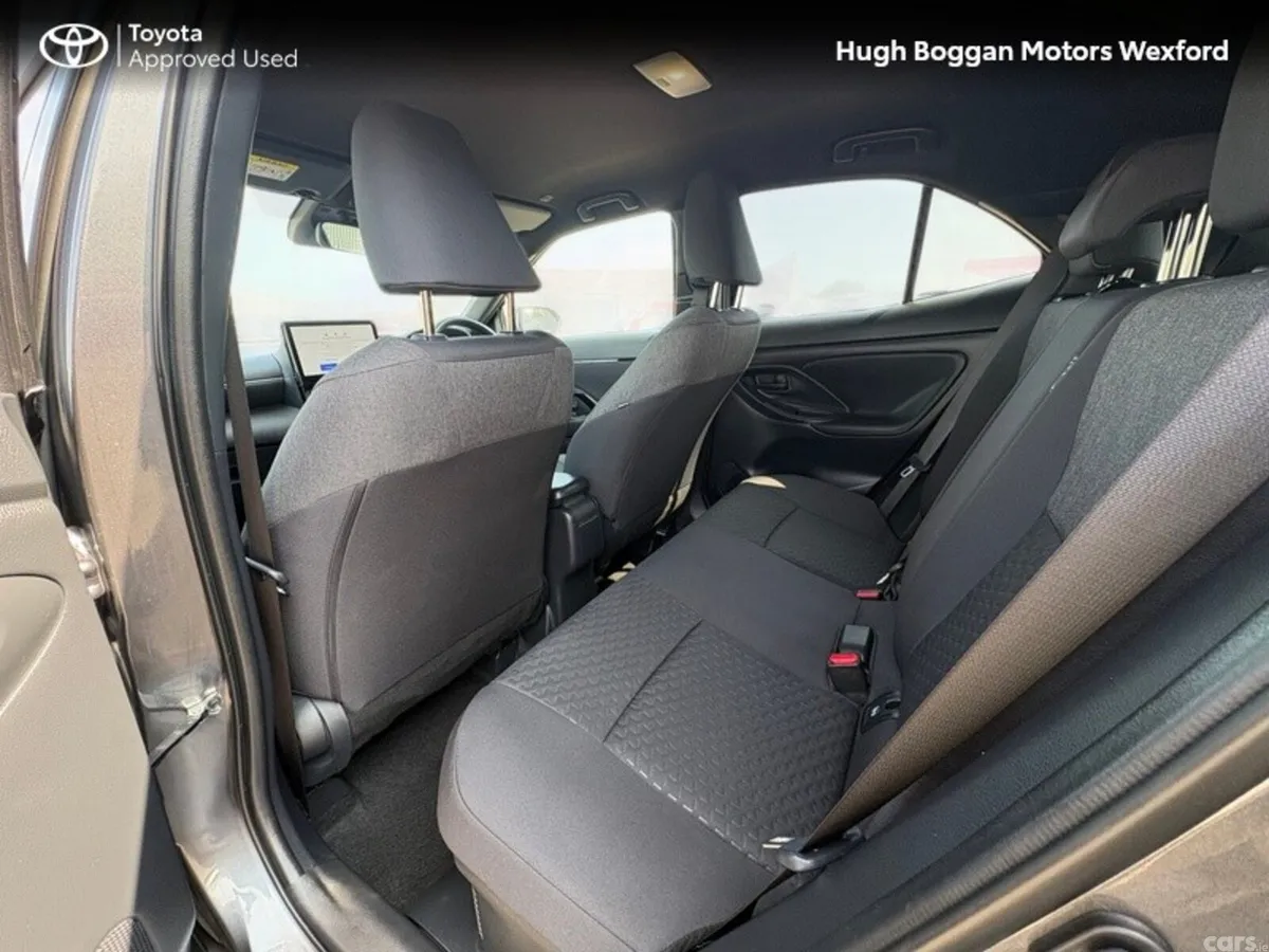 Toyota Yaris Cross Hatchback, Petrol Hybrid, 2025, Grey