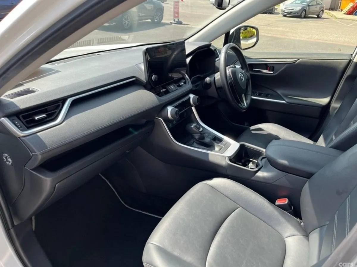 Toyota RAV4 SUV, Petrol Hybrid, 2023, White