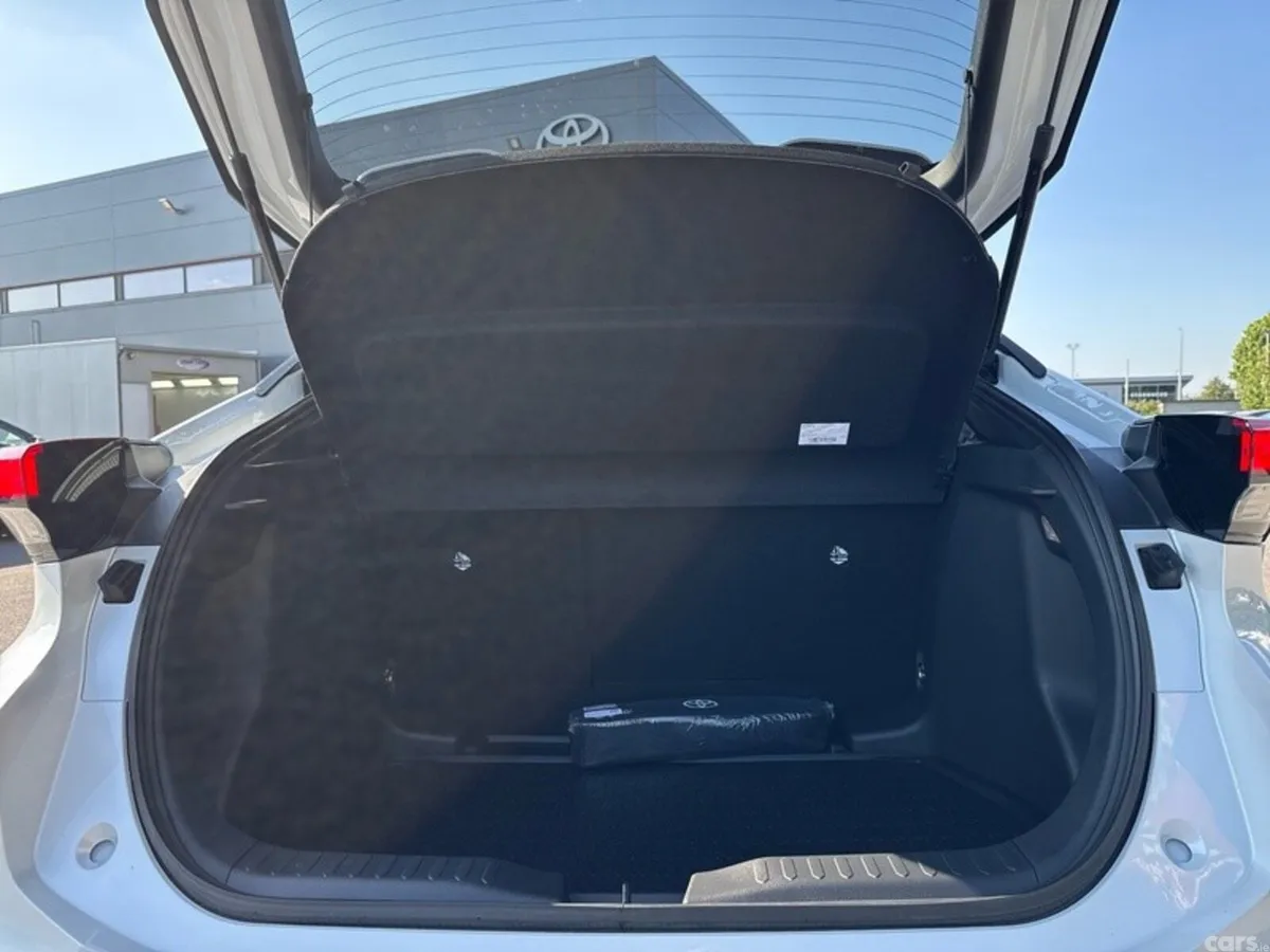 Toyota C-HR SUV, Petrol Hybrid, 2025, White