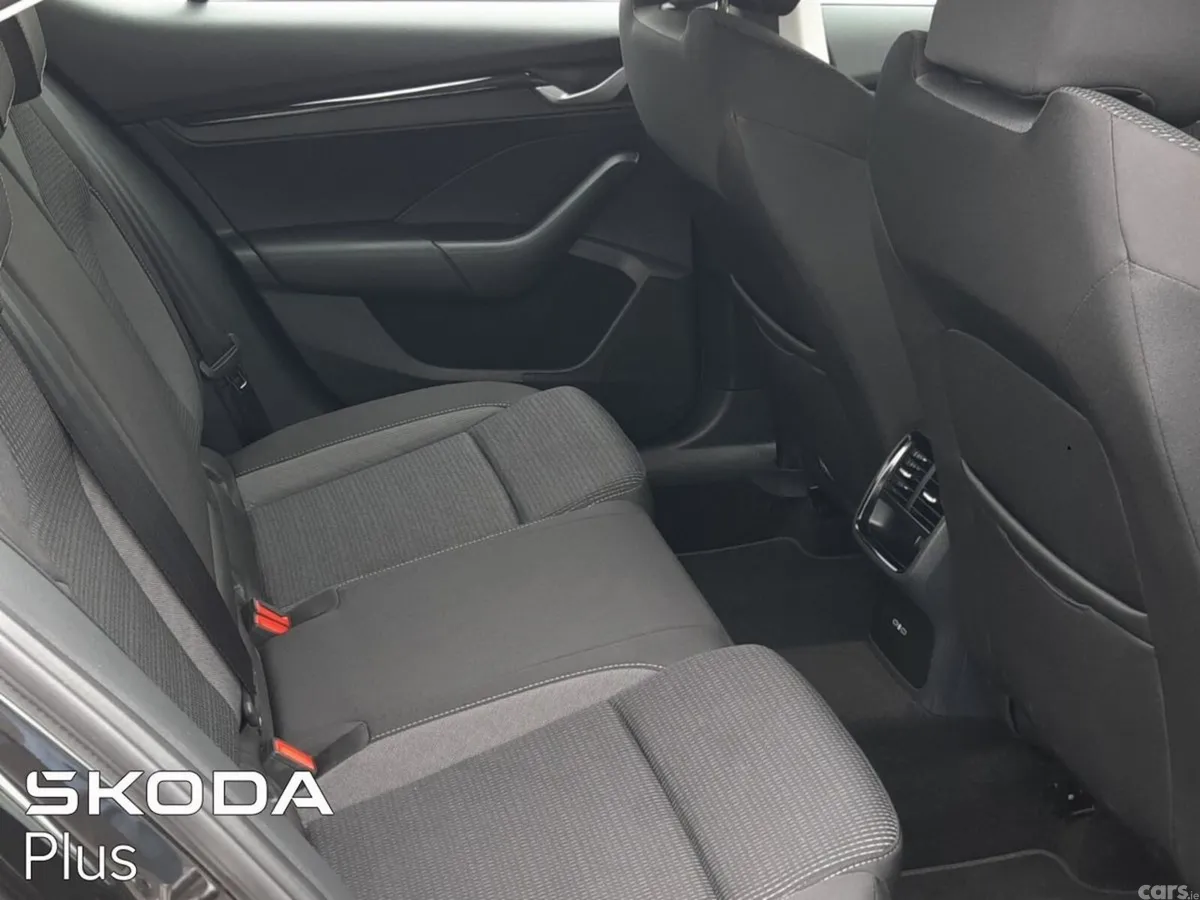 Skoda Octavia Saloon, Diesel, 2024, Black