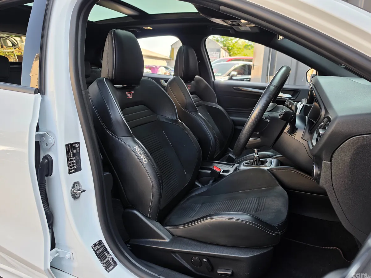 Ford Focus Hatchback, Diesel, 2022, White