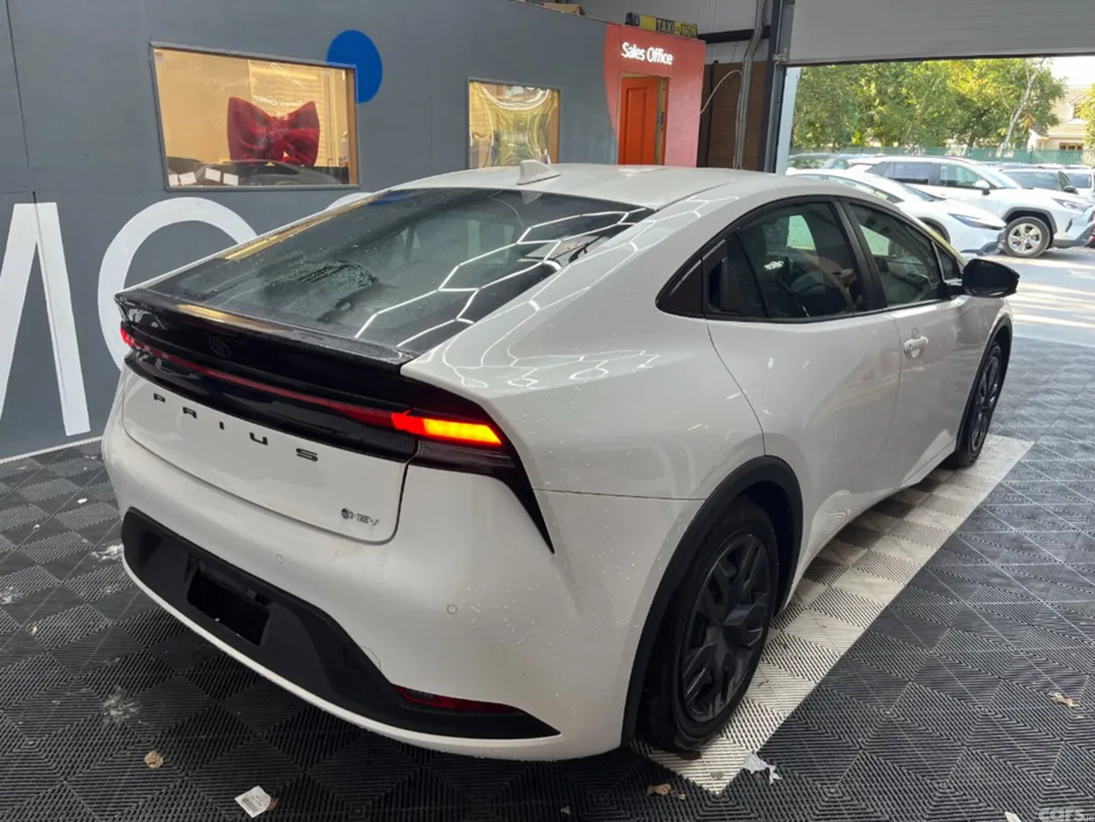Toyota Prius Estate, Petrol, 2025, White