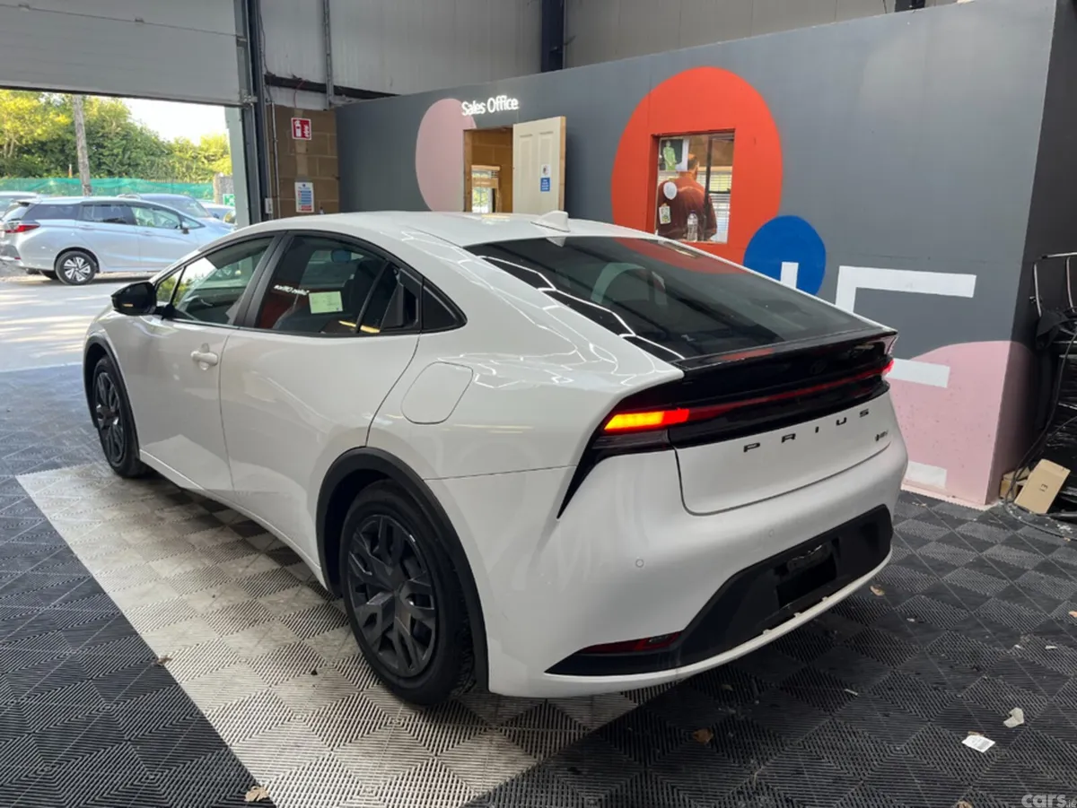 Toyota Prius Estate, Petrol, 2025, White