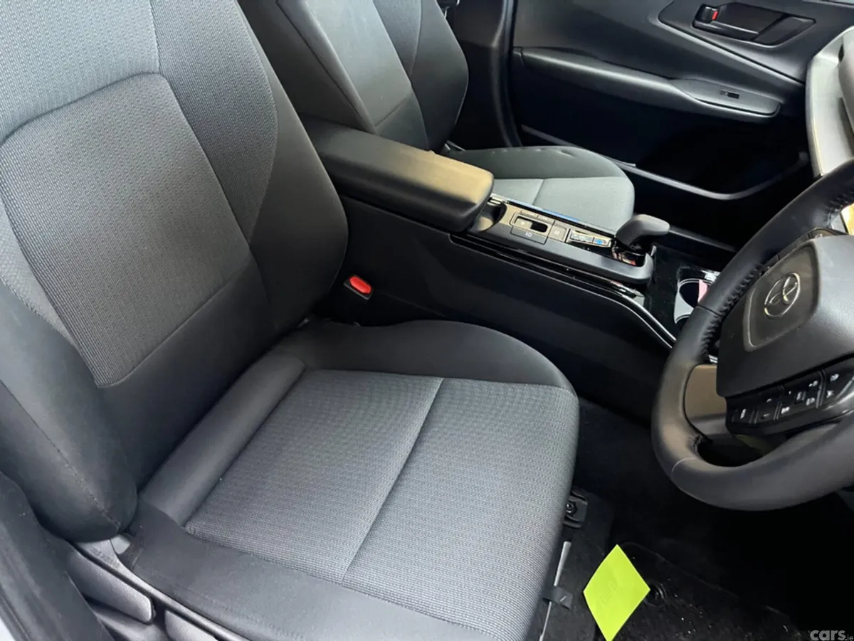 Toyota Prius Estate, Petrol, 2025, White