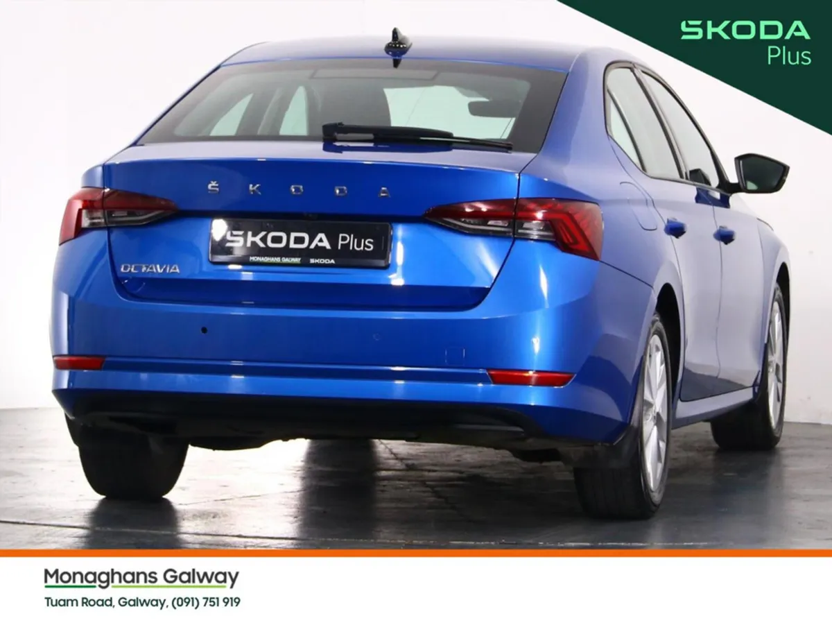 Skoda Octavia Hatchback, Petrol, 2022, Blue