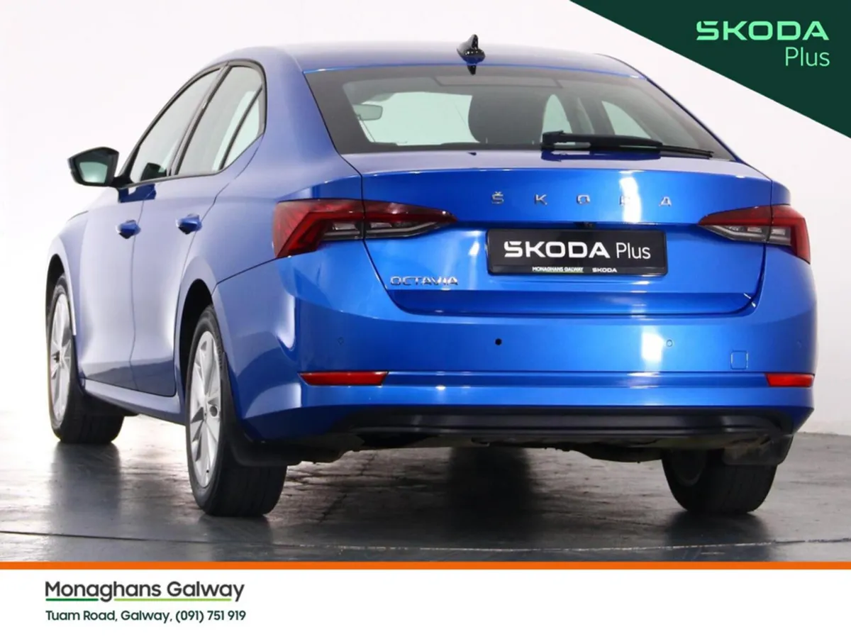 Skoda Octavia Hatchback, Petrol, 2022, Blue
