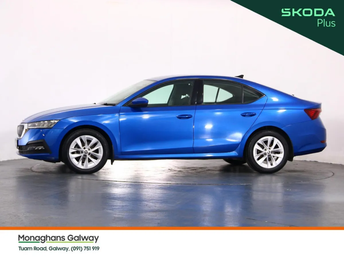 Skoda Octavia Hatchback, Petrol, 2022, Blue