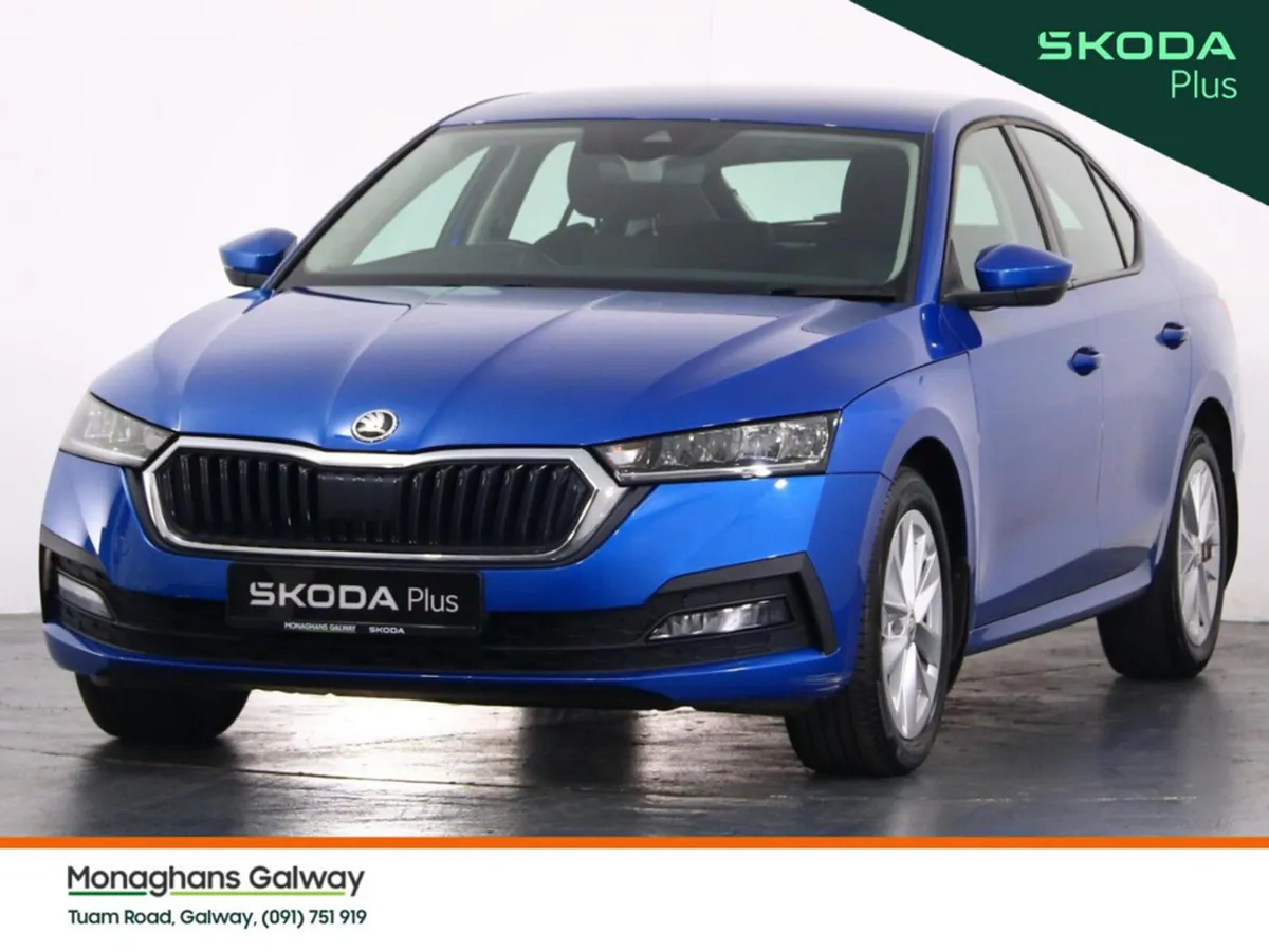 Skoda Octavia Hatchback, Petrol, 2022, Blue