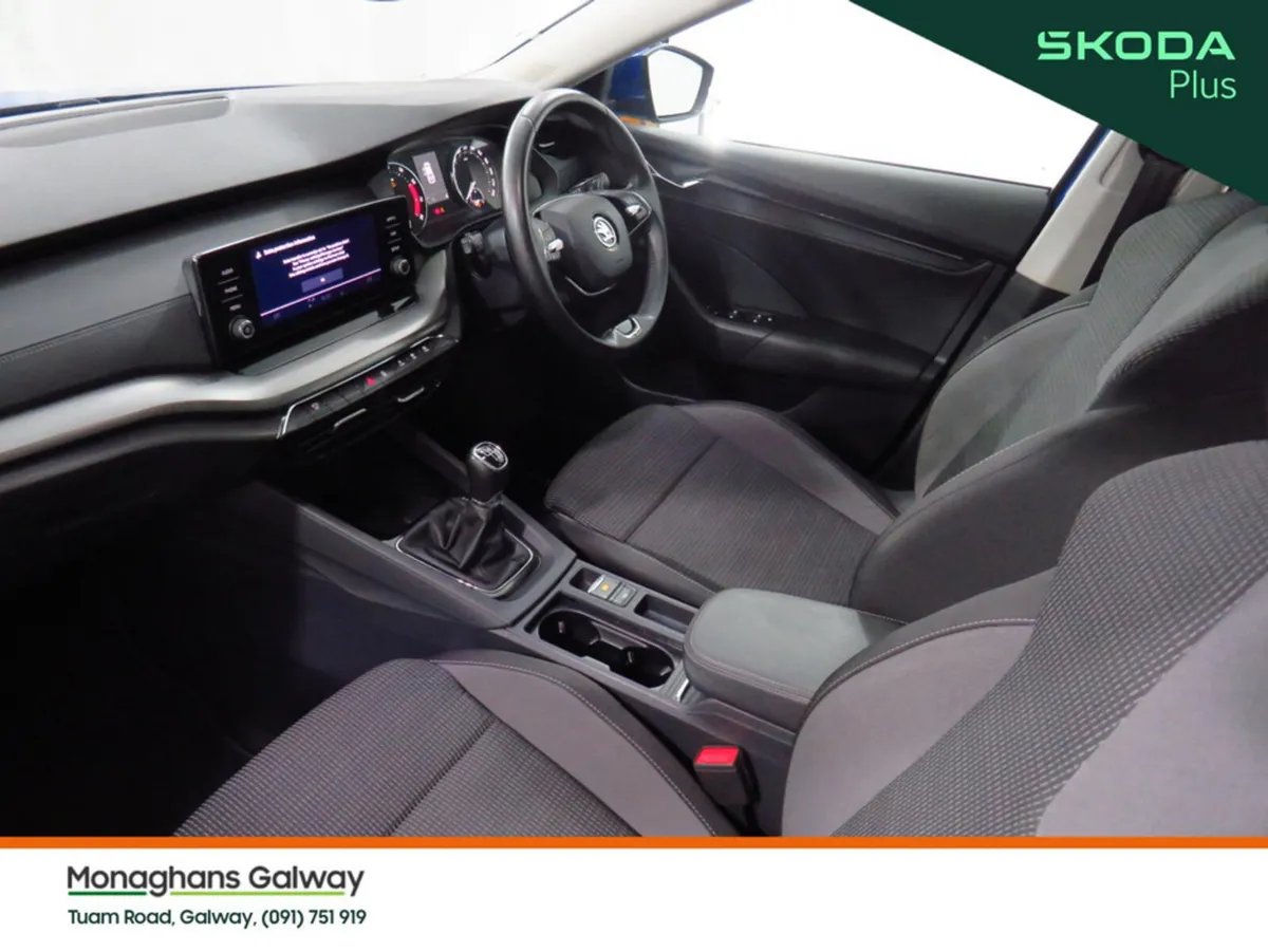 Skoda Octavia Hatchback, Petrol, 2022, Blue