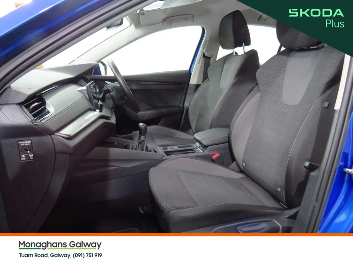 Skoda Octavia Hatchback, Petrol, 2022, Blue