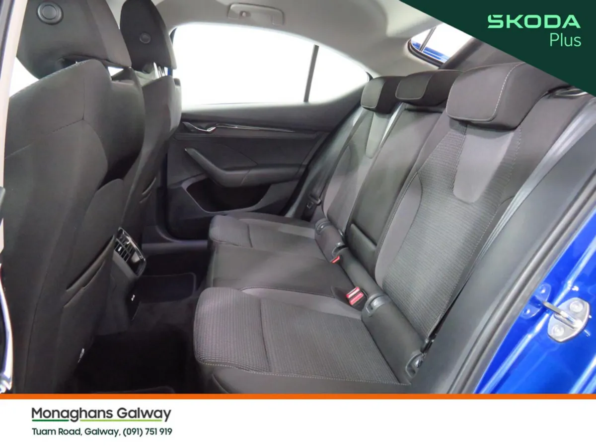 Skoda Octavia Hatchback, Petrol, 2022, Blue