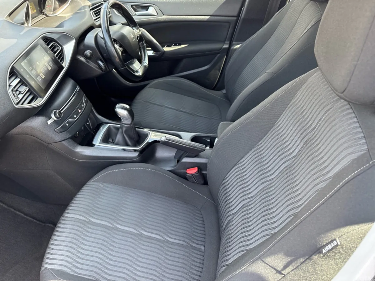Peugeot 308 Hatchback, Petrol, 2017, Grey
