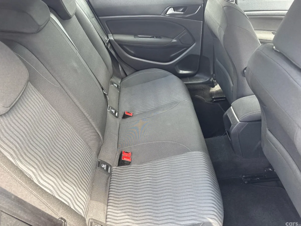 Peugeot 308 Hatchback, Petrol, 2017, Grey