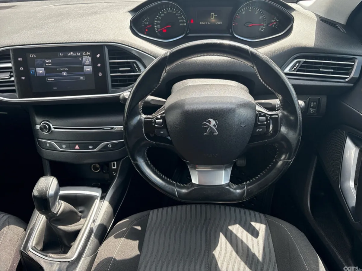 Peugeot 308 Hatchback, Petrol, 2017, Grey