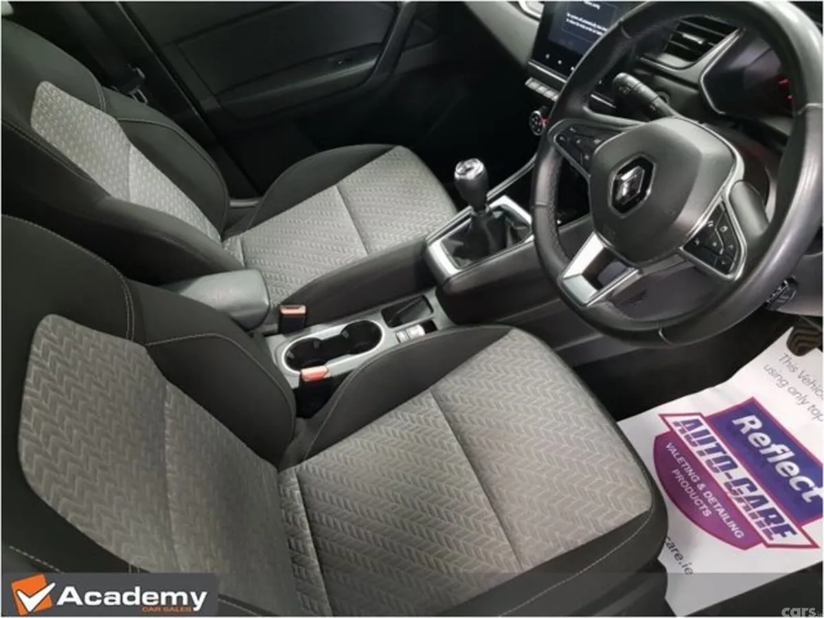 Renault Captur Hatchback, Petrol, 2022, White