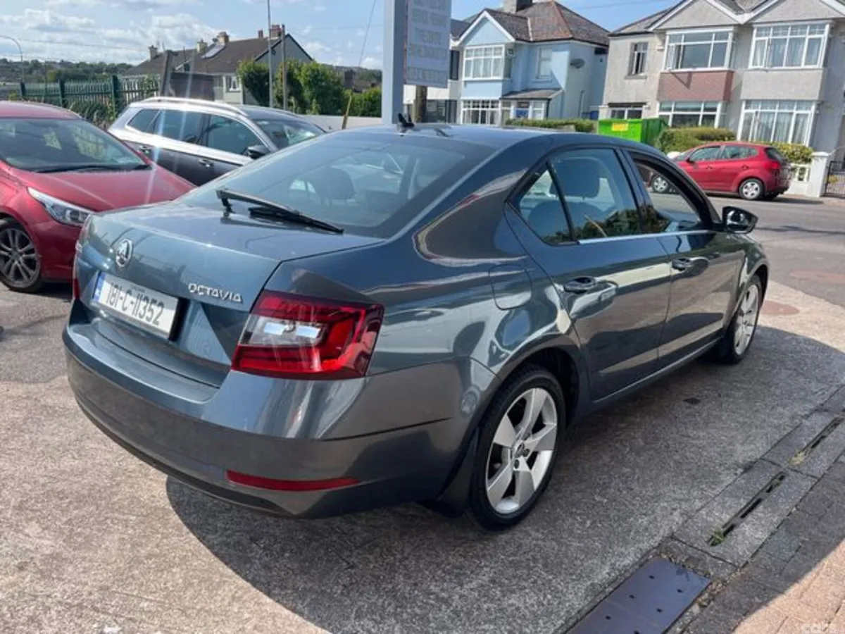 Skoda Octavia Saloon, Petrol, 2018, Grey