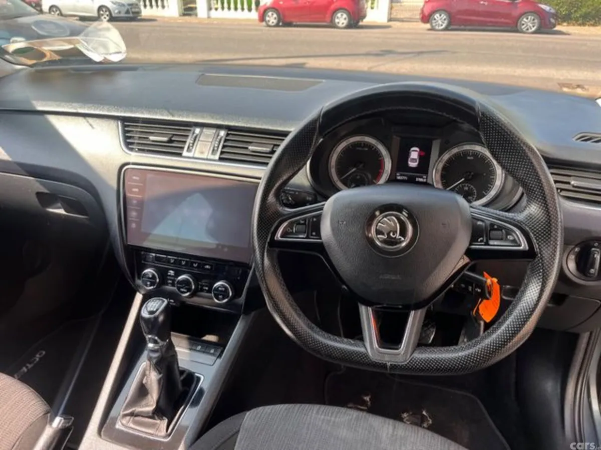 Skoda Octavia Saloon, Petrol, 2018, Grey