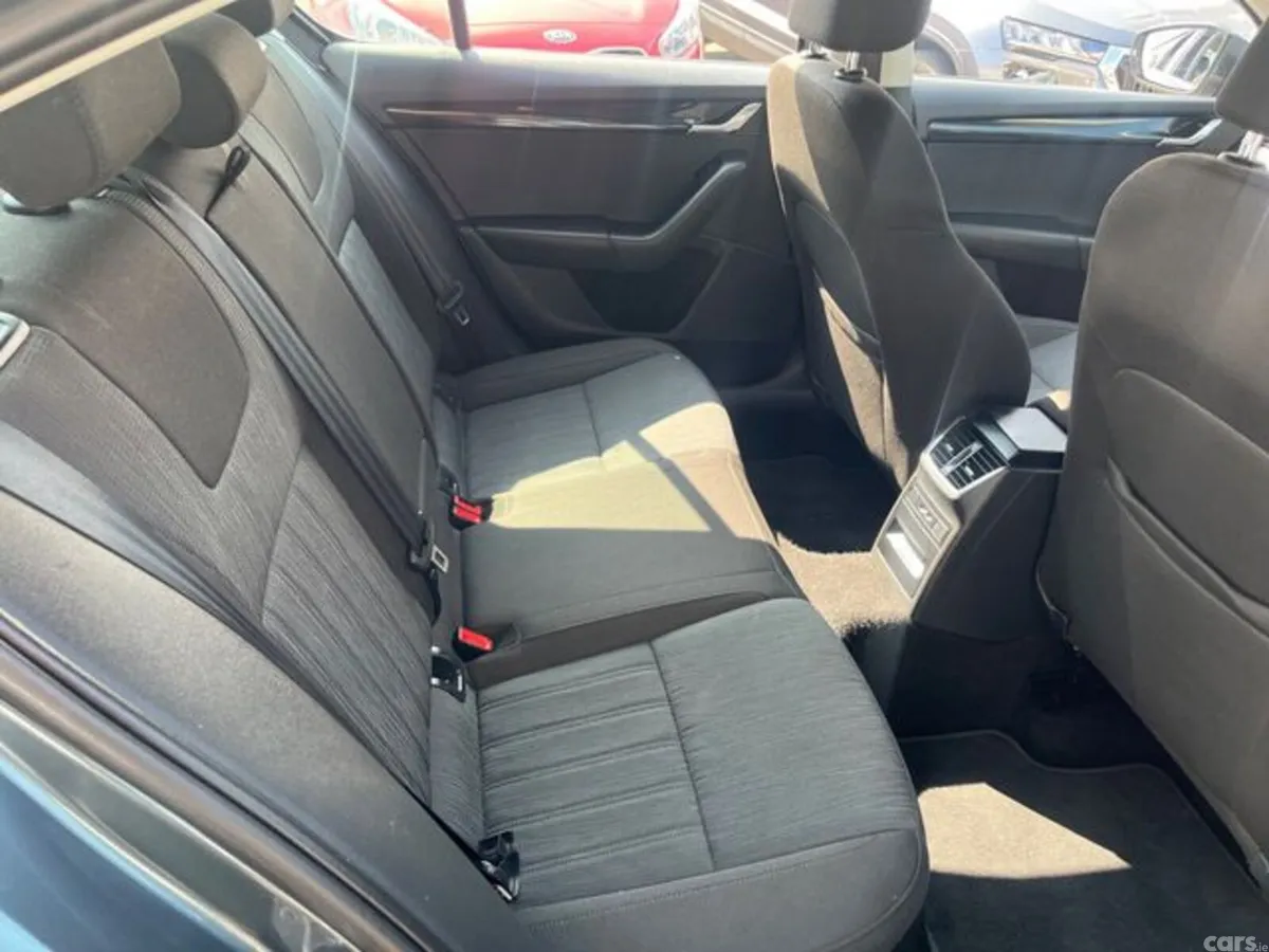 Skoda Octavia Saloon, Petrol, 2018, Grey