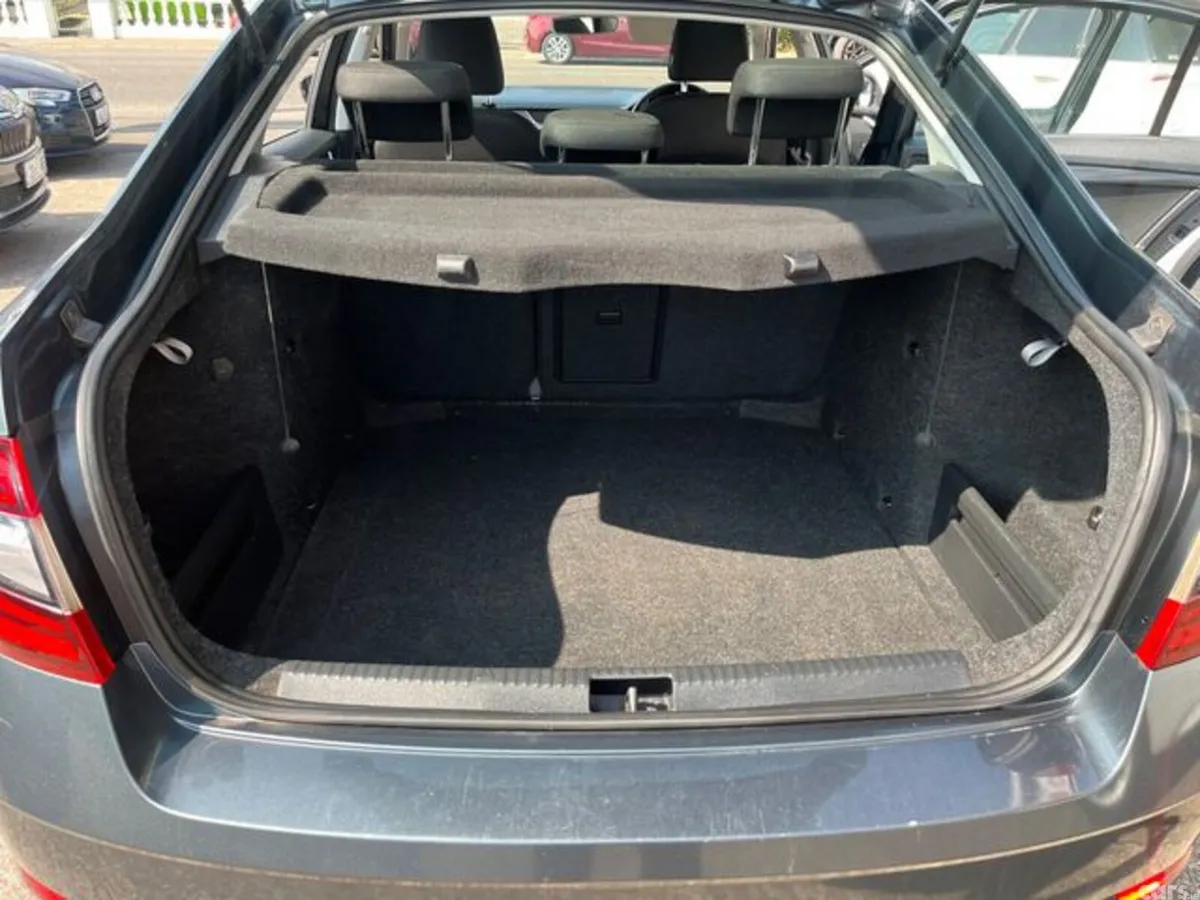 Skoda Octavia Saloon, Petrol, 2018, Grey