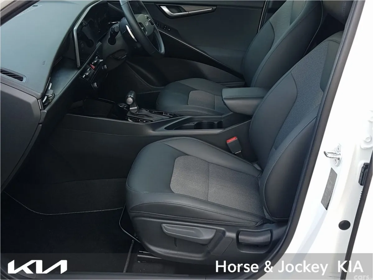 Kia Niro SUV, Petrol Plug-in Hybrid, 2023, White