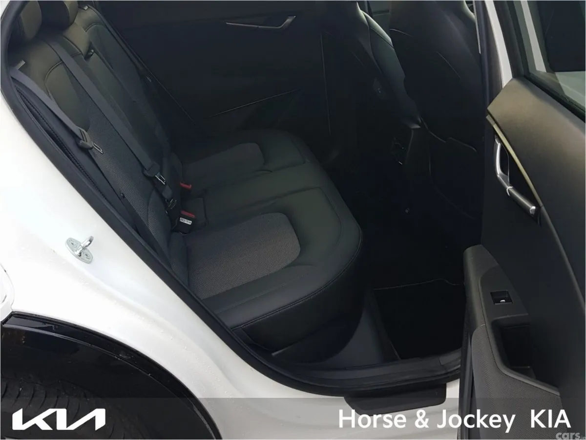 Kia Niro SUV, Petrol Plug-in Hybrid, 2023, White
