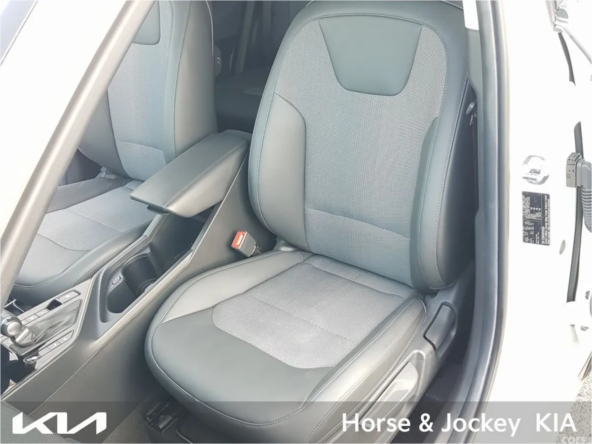 Kia Niro SUV, Petrol Plug-in Hybrid, 2023, White