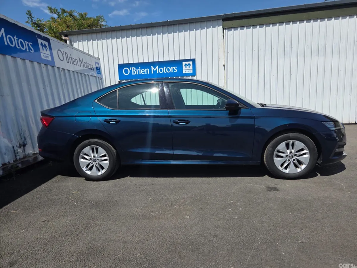 Skoda Octavia Hatchback, Diesel, 2023, Blue