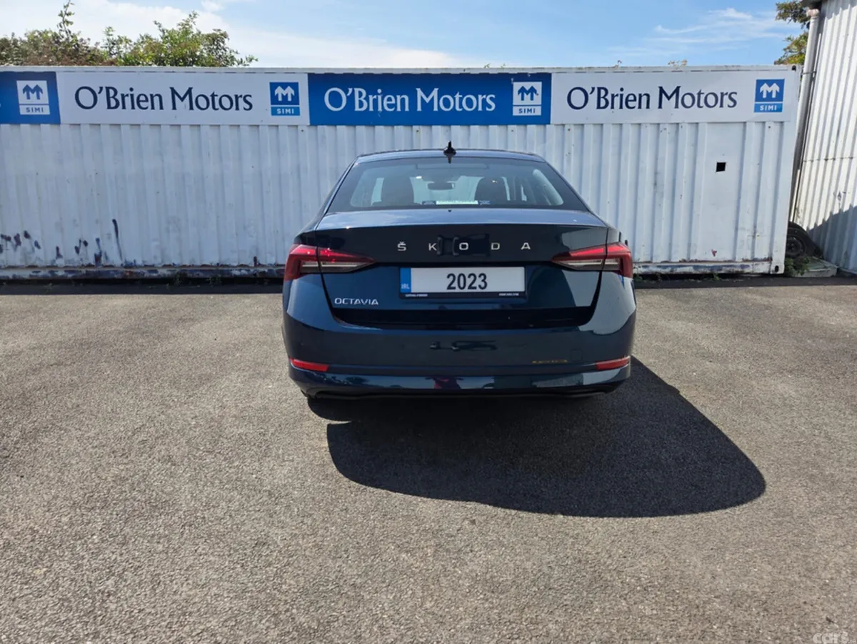 Skoda Octavia Hatchback, Diesel, 2023, Blue