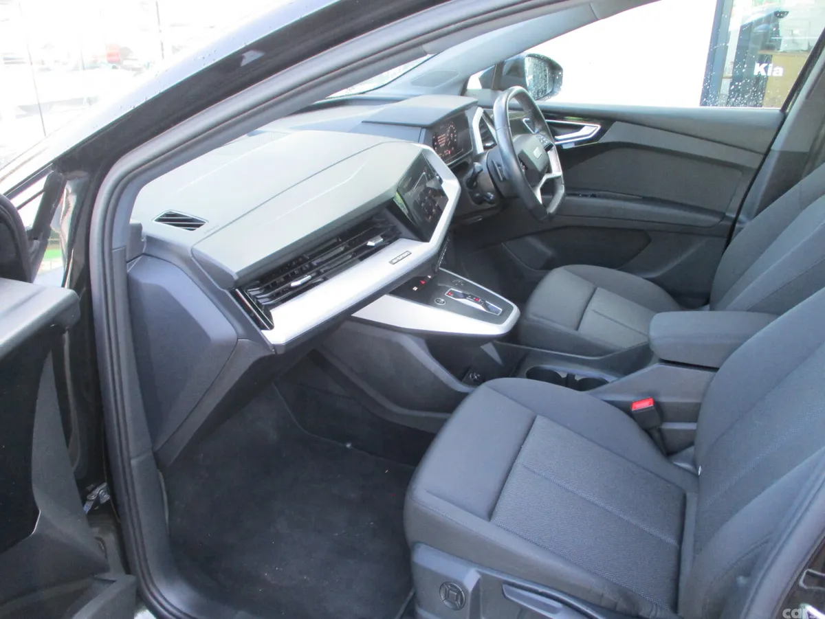 Audi e-tron Estate/Jeep, Electric, 2023, Black