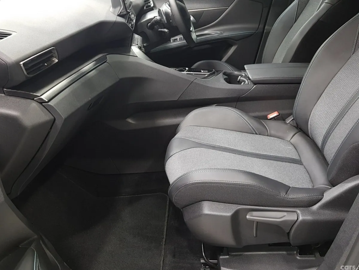 Peugeot 5008 MPV, Diesel, 2025, Grey