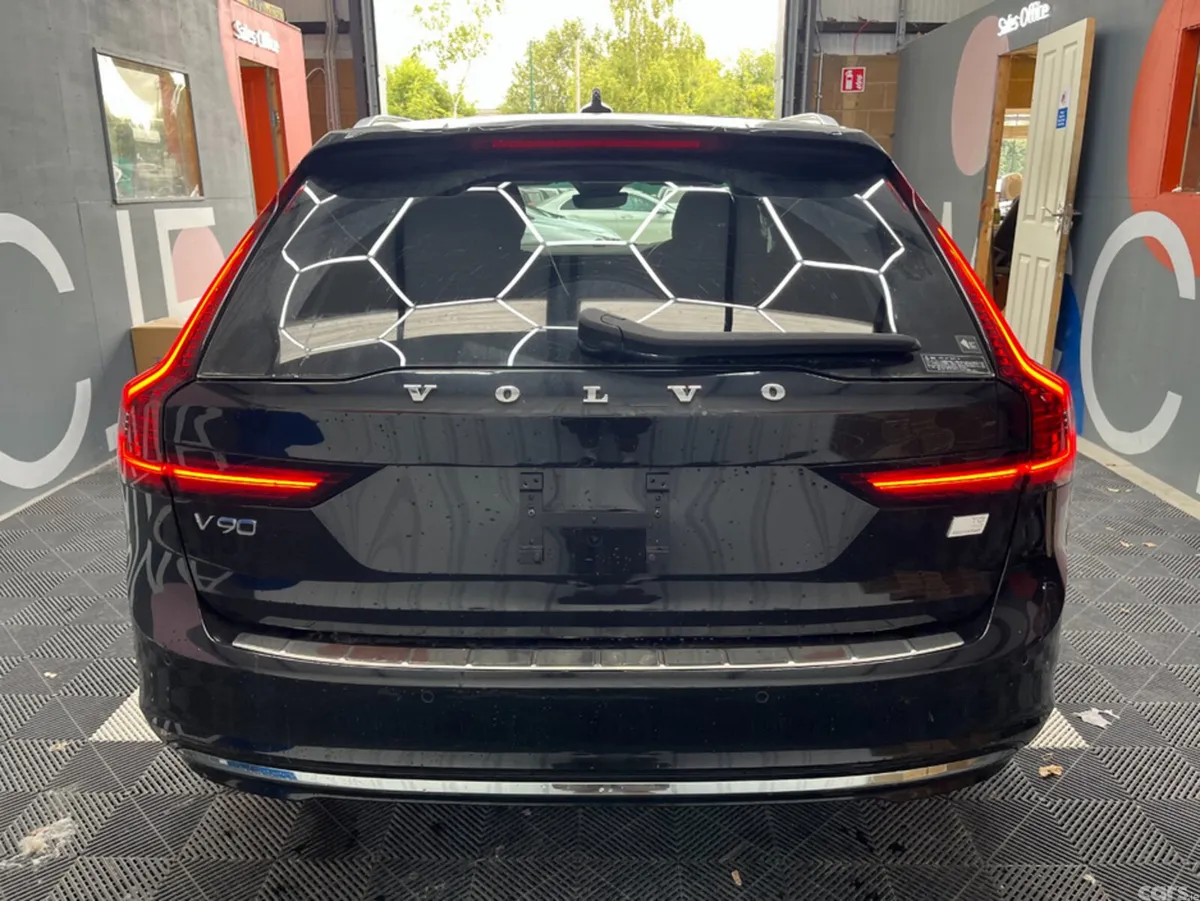 Volvo V90 Estate, Petrol Plug-in Hybrid, 2022, Black