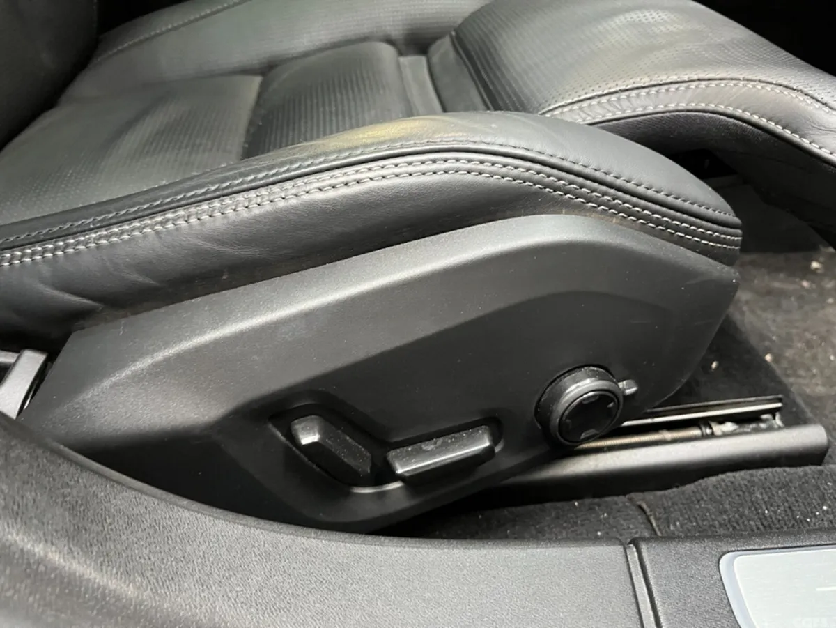 Volvo V90 Estate, Petrol Plug-in Hybrid, 2022, Black
