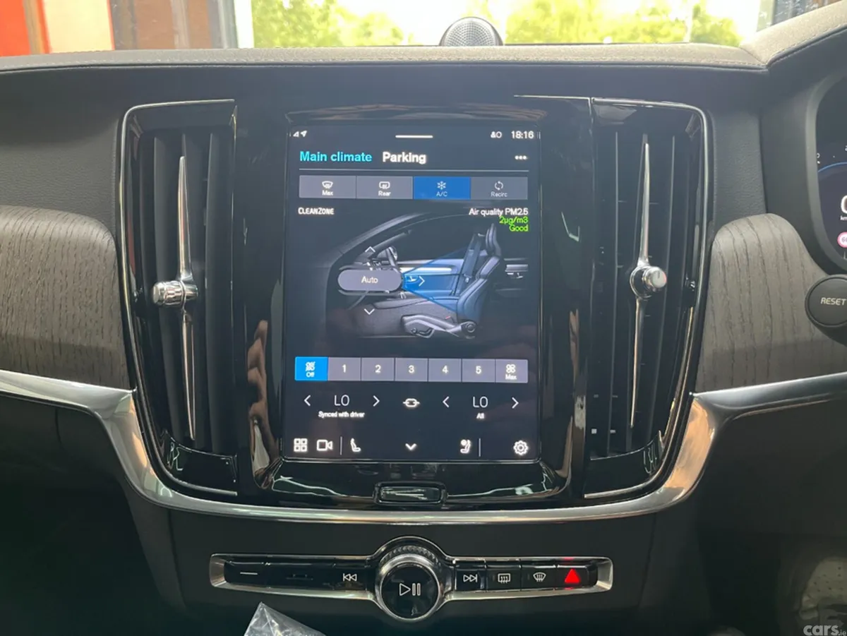 Volvo V90 Estate, Petrol Plug-in Hybrid, 2022, Black