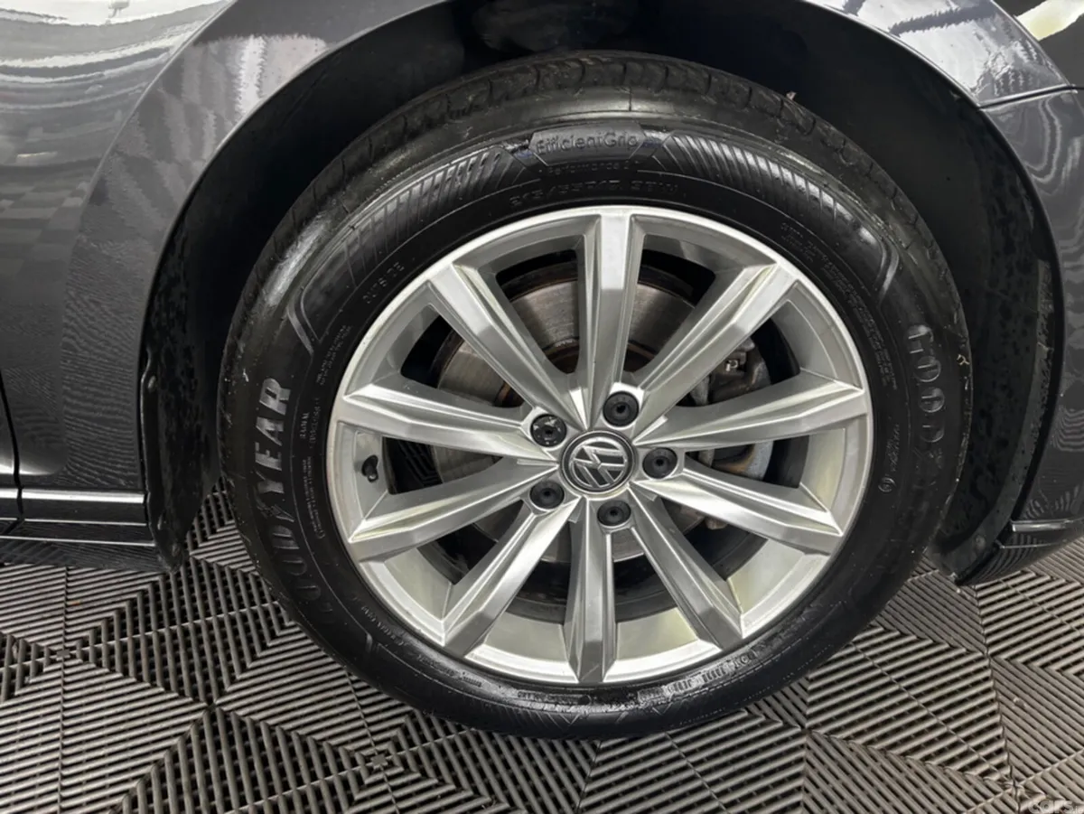 Volkswagen Passat Saloon, Diesel, 2019, Grey
