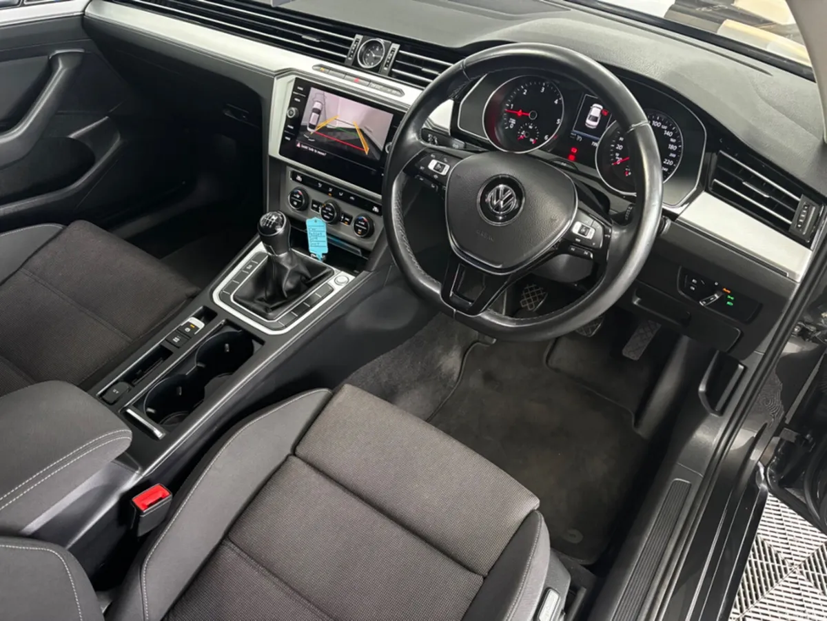 Volkswagen Passat Saloon, Diesel, 2019, Grey