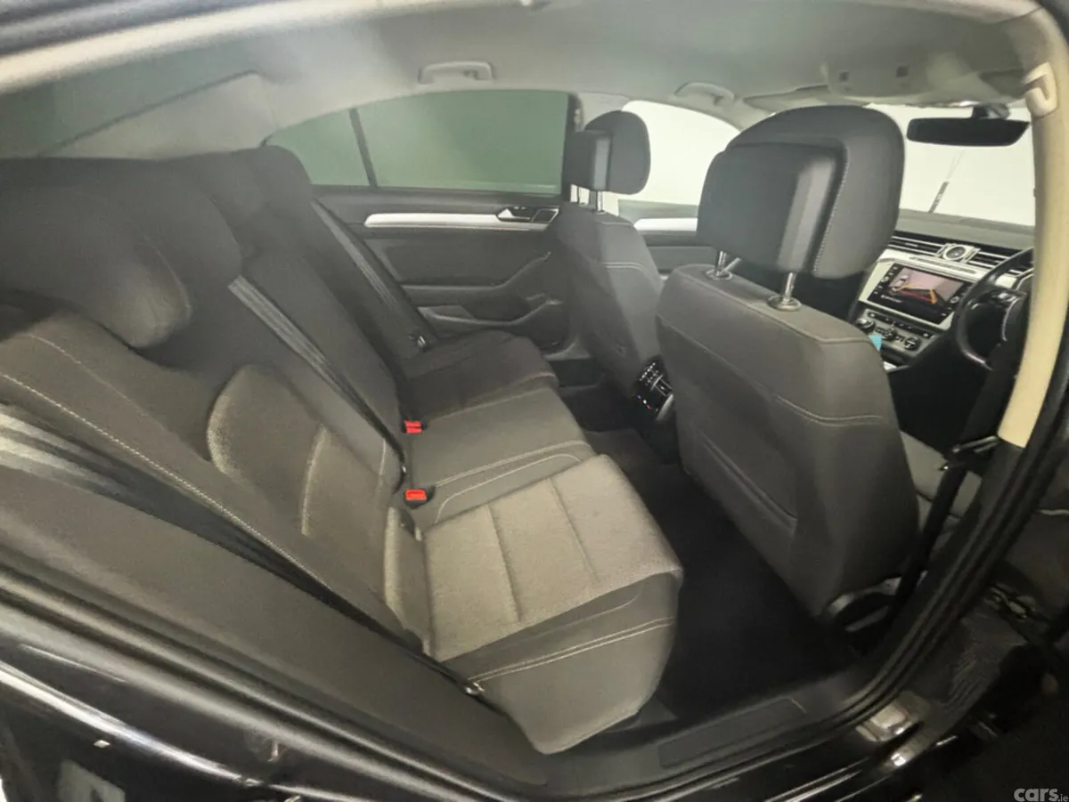 Volkswagen Passat Saloon, Diesel, 2019, Grey