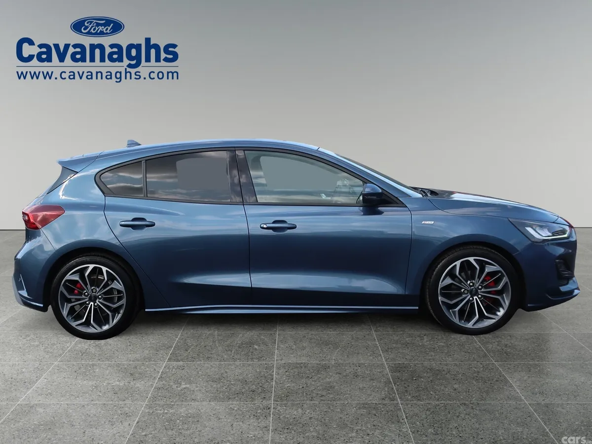 Ford Focus Hatchback, Diesel, 2023, Blue