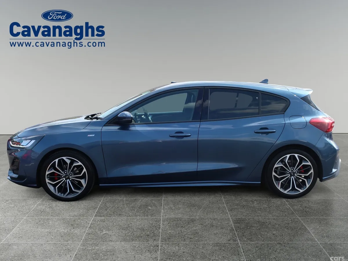 Ford Focus Hatchback, Diesel, 2023, Blue