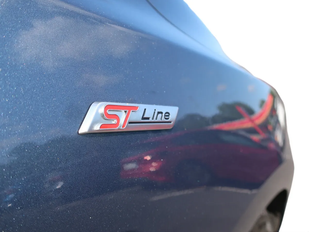Ford Focus Hatchback, Diesel, 2023, Blue