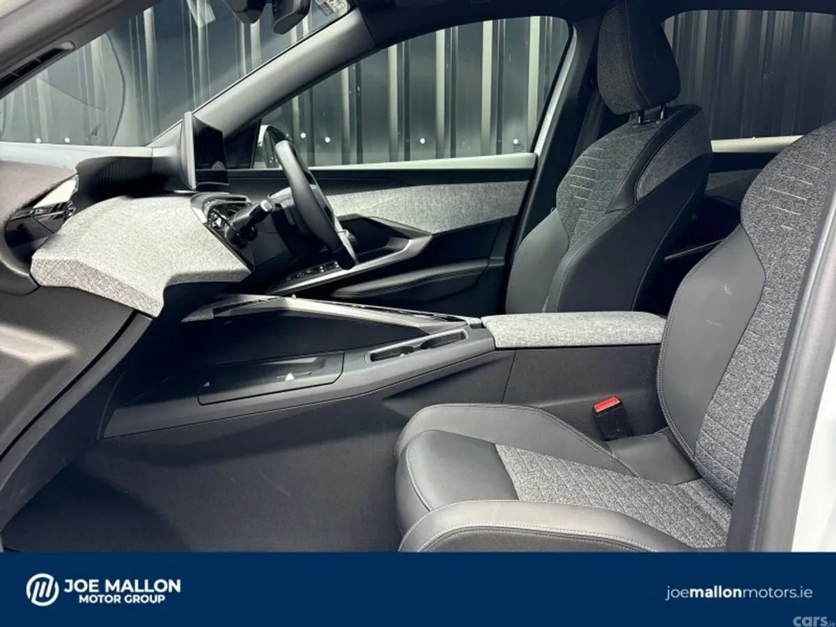 Peugeot 3008 MPV, Petrol, 2025, White