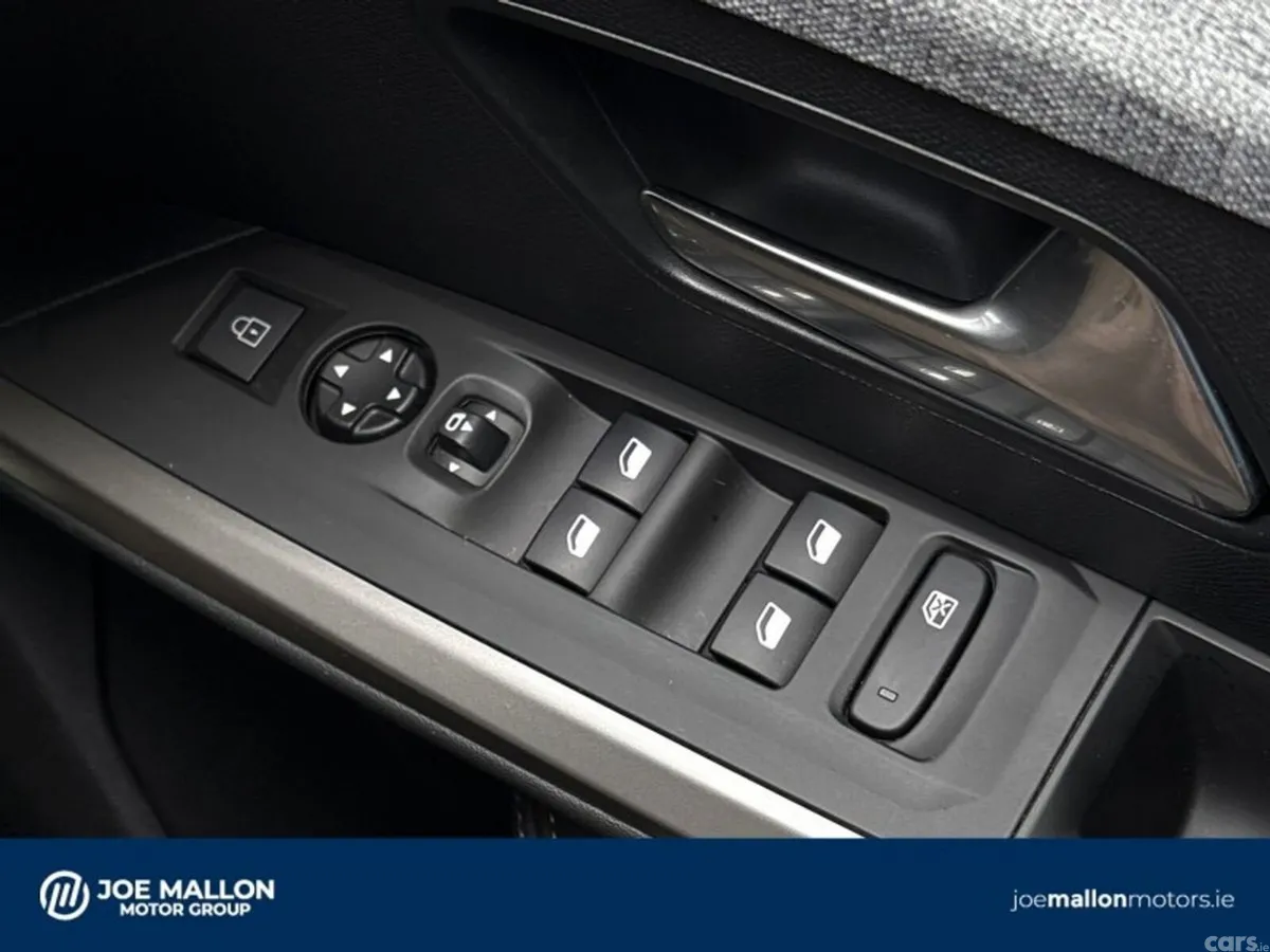 Peugeot 3008 MPV, Petrol, 2025, White