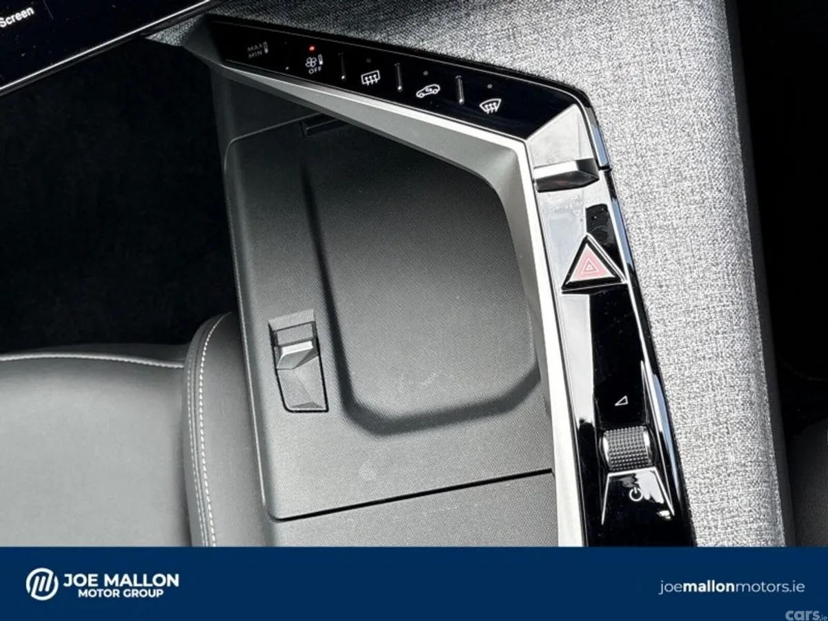 Peugeot 3008 MPV, Petrol, 2025, White