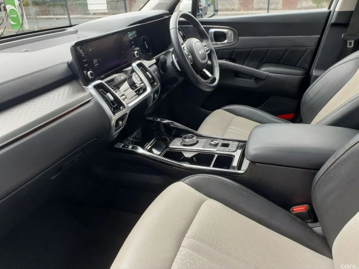 Kia Sorento SUV, Petrol Plug-in Hybrid, 2022, White