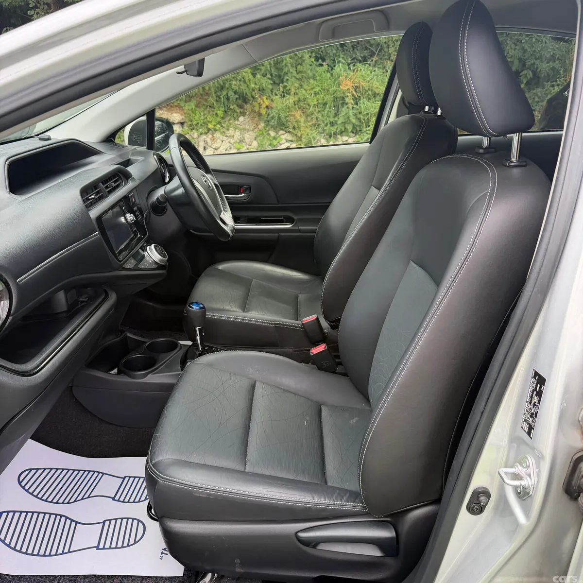 Toyota Aqua Hatchback, Petrol Hybrid, 2017, Silver