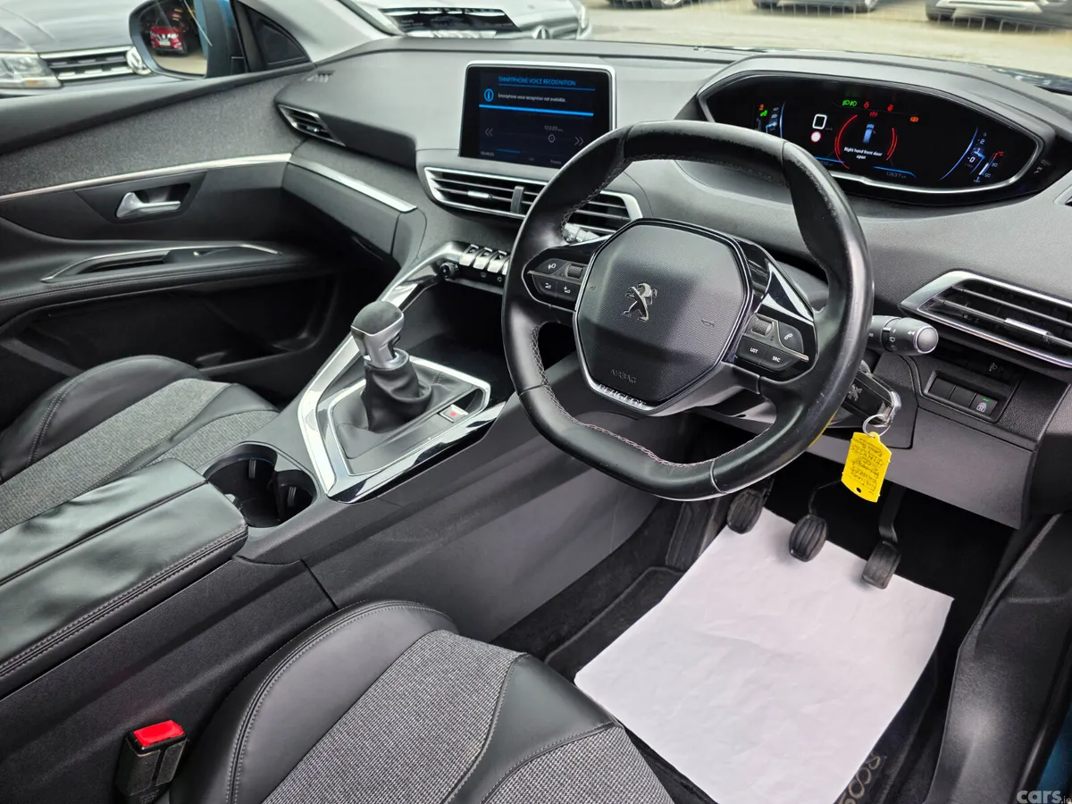 Peugeot 5008 MPV, Petrol, 2018, Green