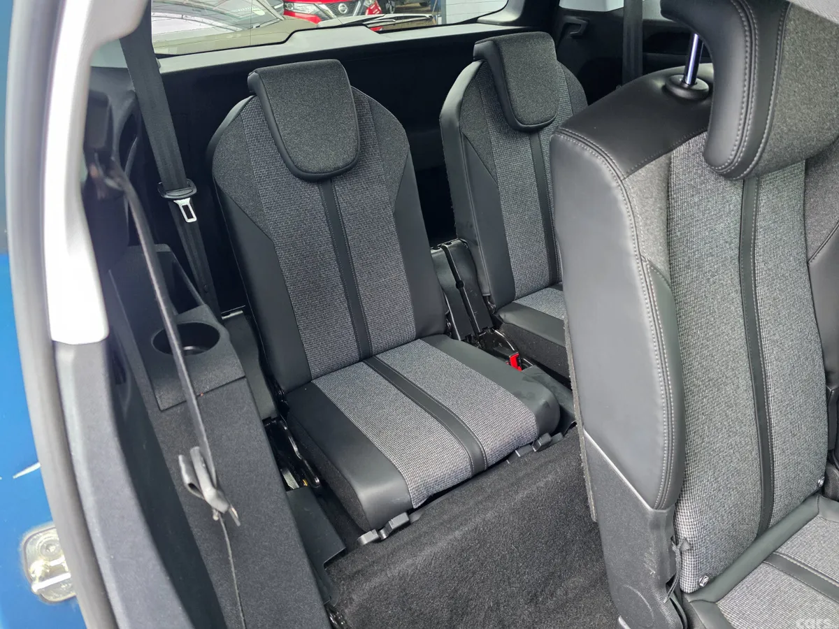 Peugeot 5008 MPV, Petrol, 2018, Green